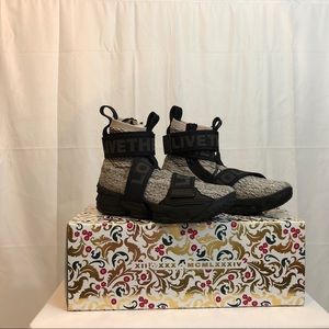 🎈🎈SOLD!!!🎉🎉Lebron x Kith